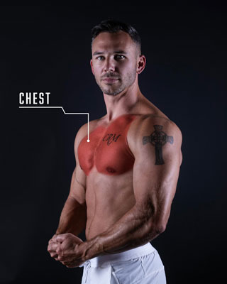 E2M Premium trainer doing a chest workout.